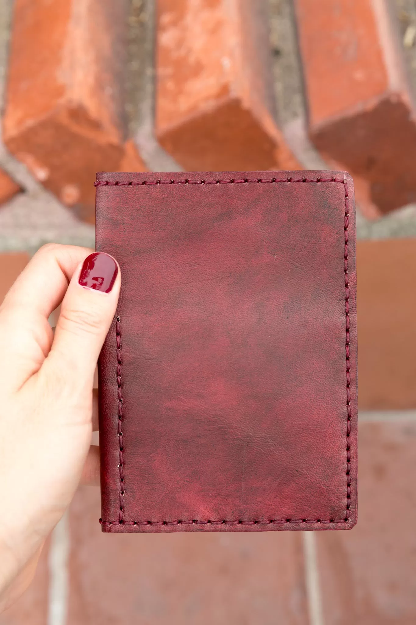 LEATHER PASSPORT CASE//MERLOT