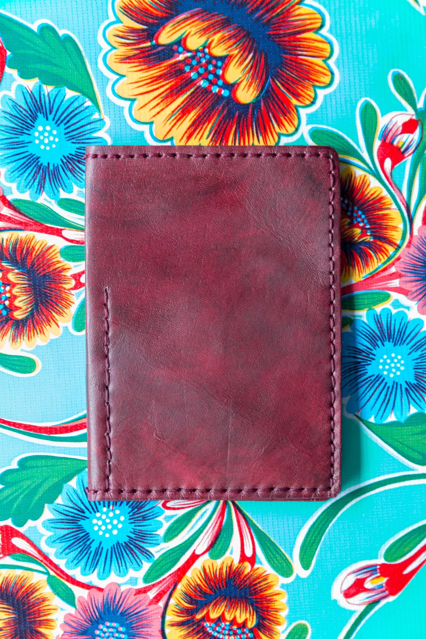 LEATHER PASSPORT CASE//MERLOT