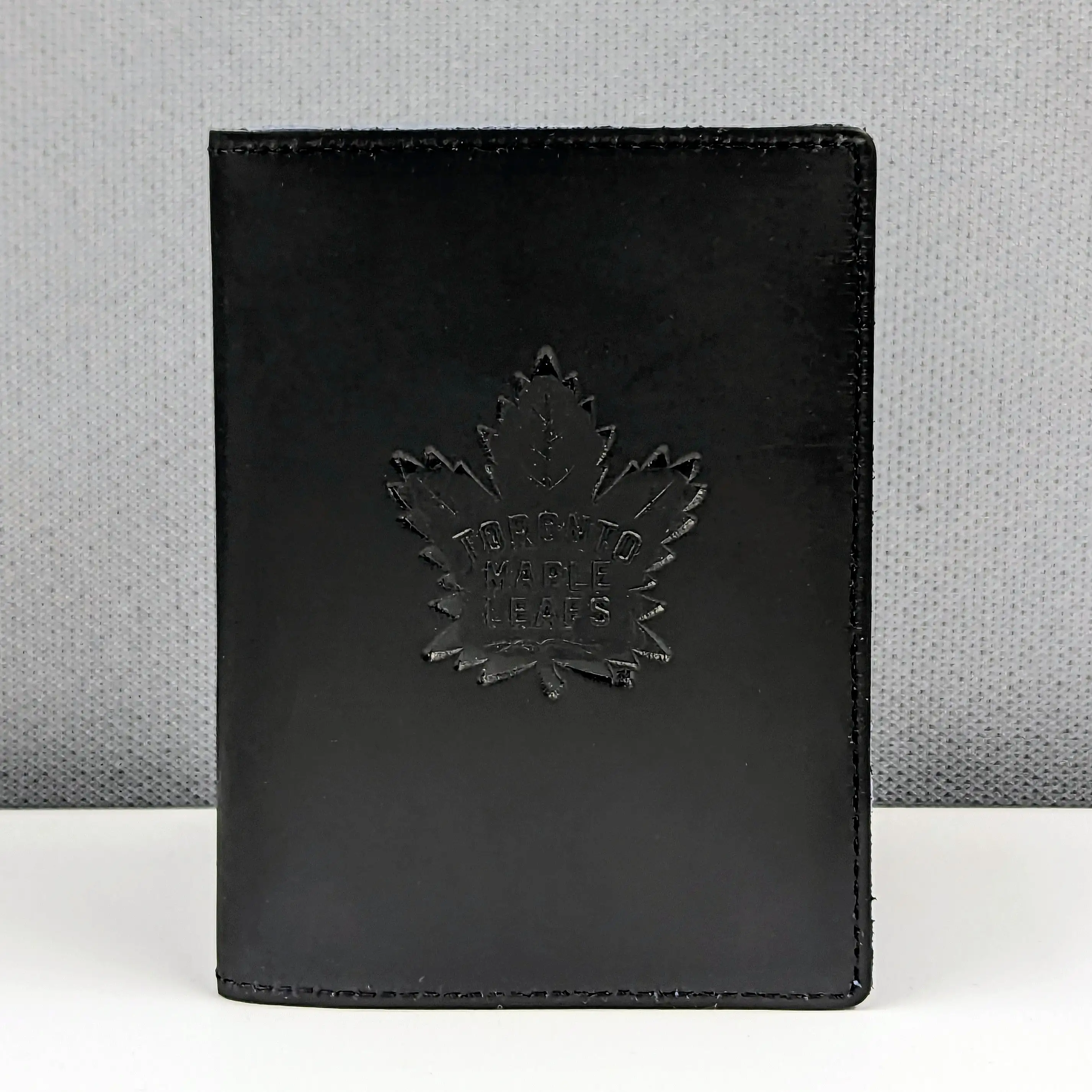 Maple Leafs Dormie Leather Passport Holder - BLACK