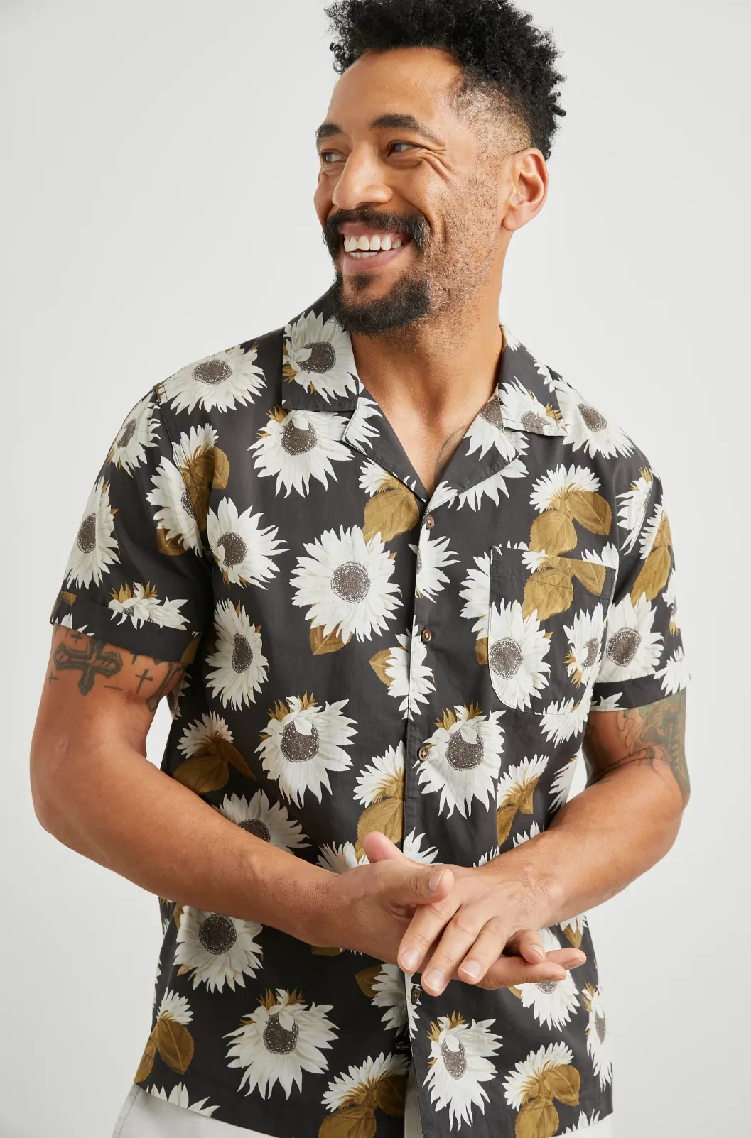 MORENO SUNFLOWER TWIRL SHORT SLEEVE SHIRT