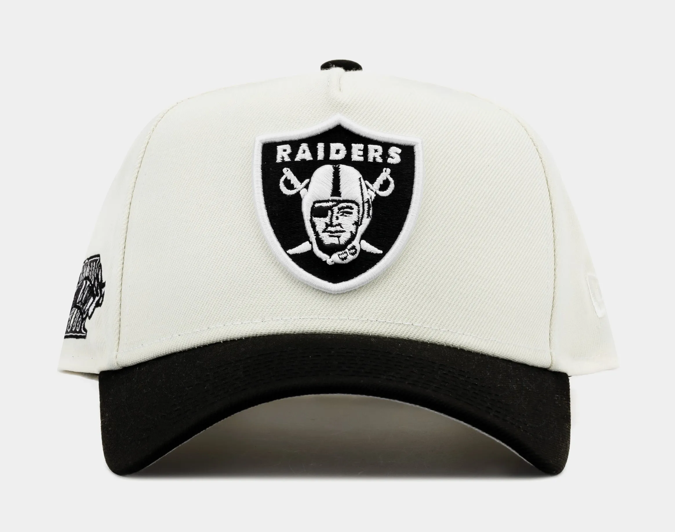 Shoe Palace Exclusive Las Vegas Raiders XVIII Superbowl 9Forty Snapback Mens Hat (White/Black)